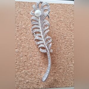 18k White Gold Plated Cubic Zirconia Feather Brooch